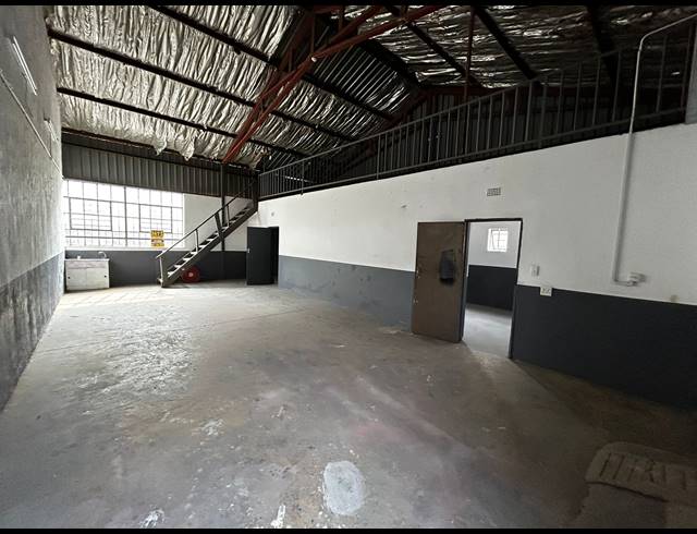 150M² WAREHOUSE TO LET IN WYNBERG